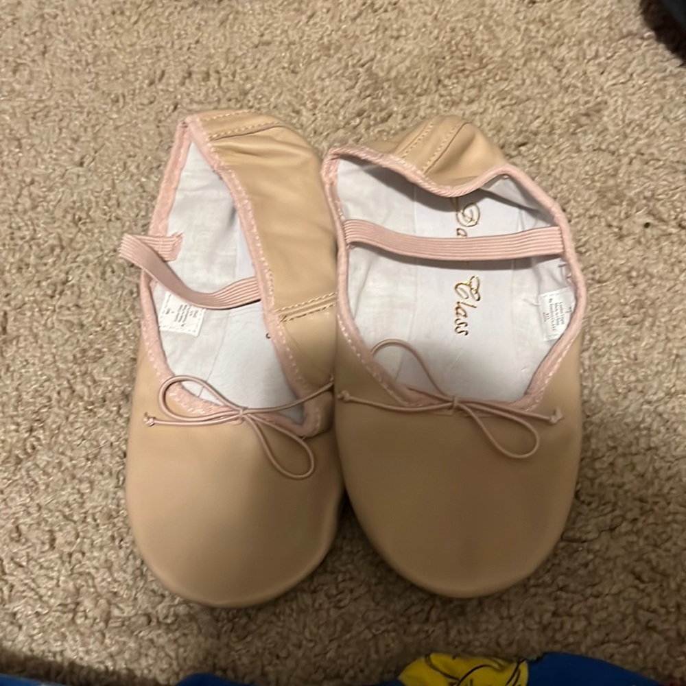 Women size 6 ballet flat shoes